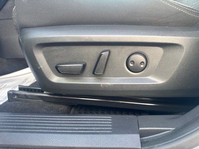Used 2023 Nissan Rogue SV AWD/4WD image 12