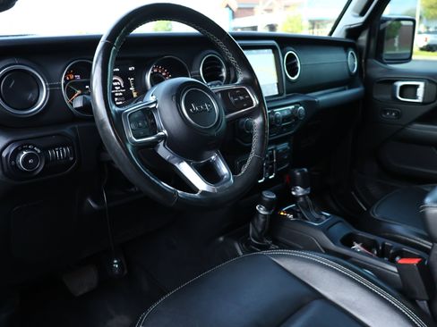 Used 2022 Jeep Wrangler Unlimited Sahara w/ Cold Weather Group AWD/4WD image 2