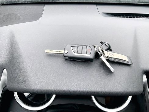 Used 2023 Toyota Camry LE image 12