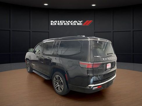 Used 2024 Jeep Wagoneer Series II w/ Flexible Seating Group image 3