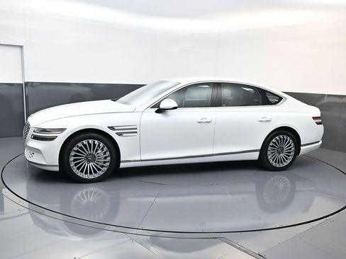 Used 2024 Genesis G80 image 6