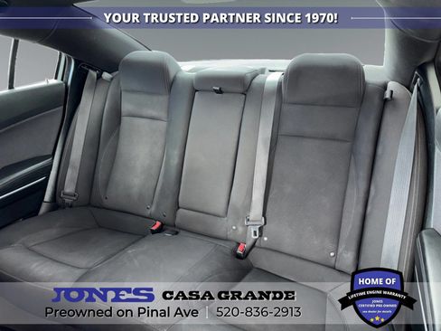 Used 2017 Dodge Charger SE RWD image 13