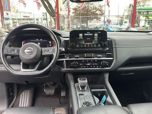 Used 2023 Nissan Pathfinder Platinum image 24