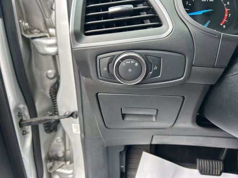 Used 2017 Ford Edge SE w/ Cargo Accessory Package image 7