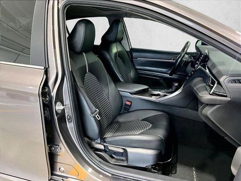 Used 2024 Toyota Camry SE w/ Convenience Package FWD image 9