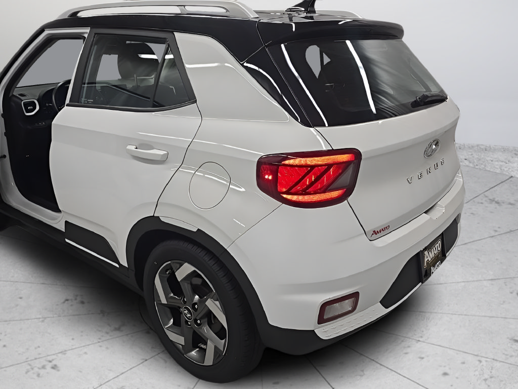 Used 2022 Hyundai Venue Limited FWD image 38