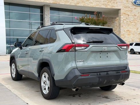 Used 2019 Toyota RAV4 XLE w/ Convenience Package FWD image 12