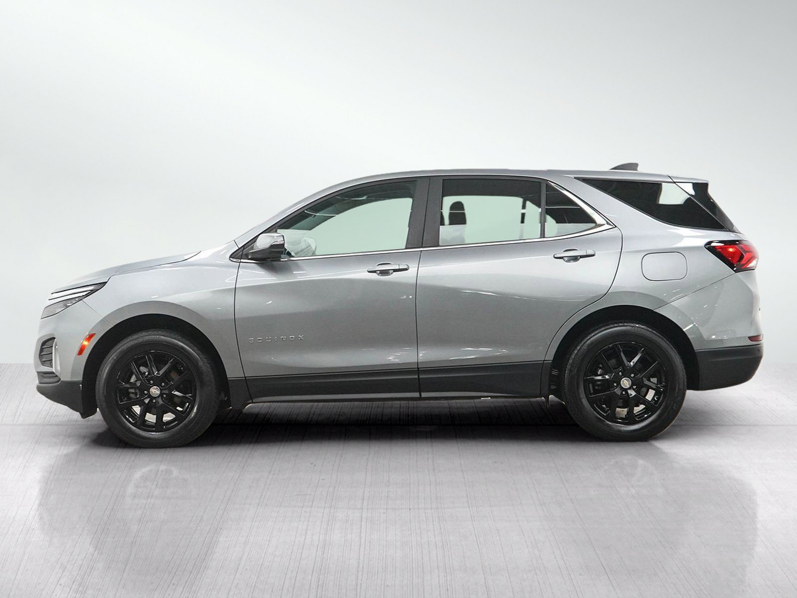 Used 2024 Chevrolet Equinox LT AWD/4WD image 2