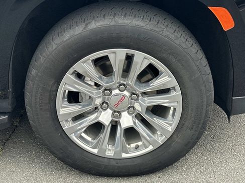 Used 2024 GMC Yukon XL Denali AWD/4WD image 11