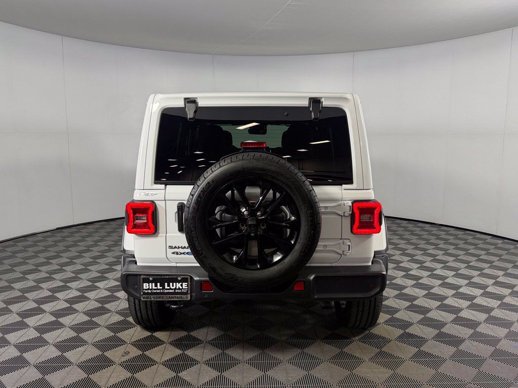Used 2025 Jeep Wrangler Unlimited Sahara w/ Safety Group AWD/4WD image 10