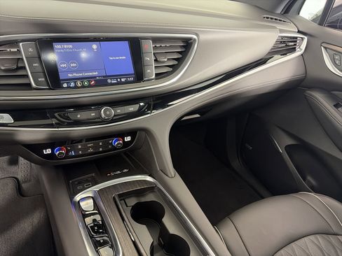 Used 2022 Buick Enclave Avenir w/ Avenir Technology Package AWD/4WD image 4