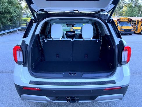 New 2026 Ford Explorer Platinum w/ LUX Leather Package AWD/4WD image 9