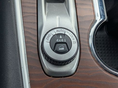 Used 2018 Nissan Pathfinder Platinum AWD/4WD image 24