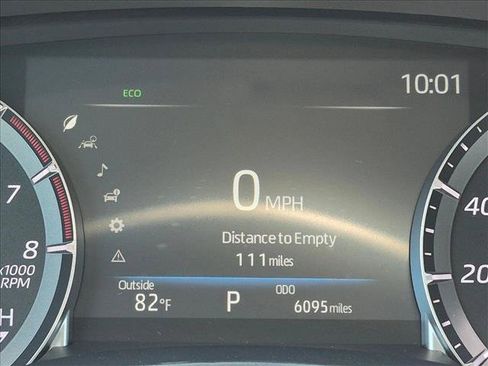 Used 2025 Toyota Highlander XLE FWD image 11