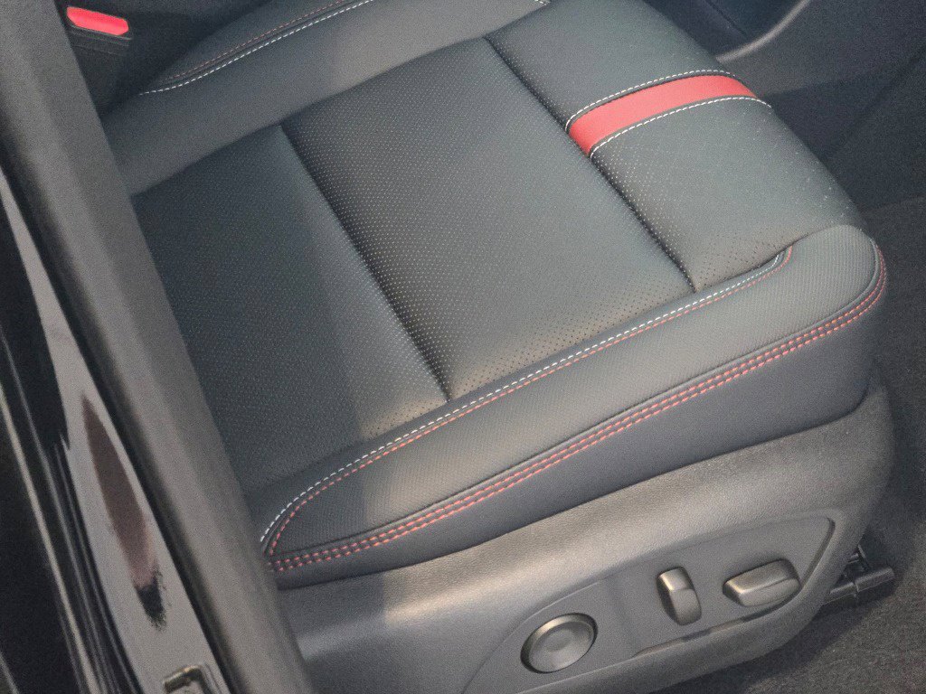 New 2026 Chevrolet Traverse RS w/ LPO, Floor Liner Package AWD/4WD image 7