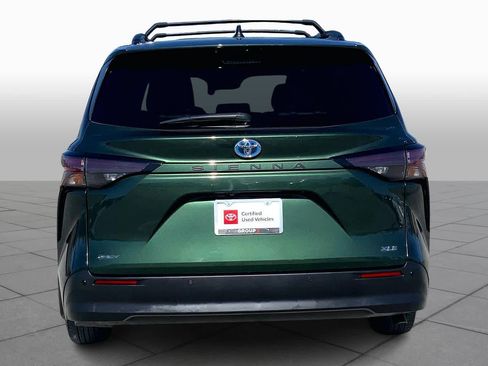 Used 2025 Toyota Sienna XLE image 5