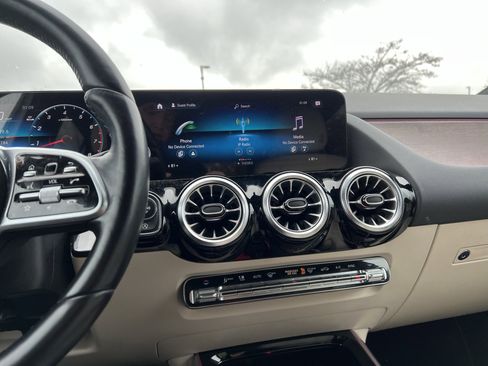 Used 2023 Mercedes-Benz GLA 250 4MATIC image 32