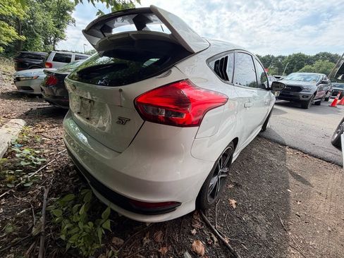 Used 2017 Ford Focus ST w/ Equipment Group 402A FWD image 4