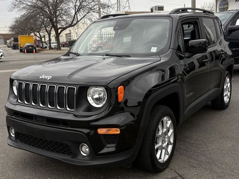 Used 2021 Jeep Renegade Latitude image 3