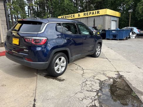 Used 2017 Jeep Compass Latitude w/ Popular Equipment Group FWD image 5