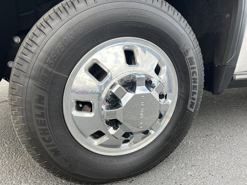 Used 2025 GMC Sierra 3500 Denali w/ Denali Reserve Package image 36