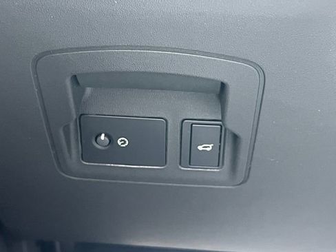 Used 2022 Land Rover Range Rover Velar R-Dynamic S image 20