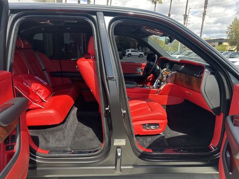 Used 2019 Rolls-Royce Cullinan AWD/4WD image 14
