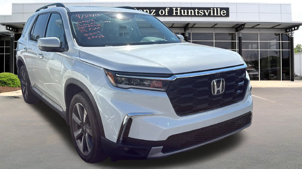 Used 2025 Honda Pilot Elite image 1