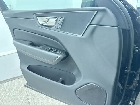 Used 2023 Volvo XC60 B5 Plus image 31