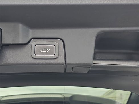 Used 2015 Land Rover Range Rover Evoque Pure Plus image 16