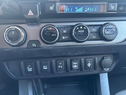 Used 2017 Toyota Tacoma SR5 image 25