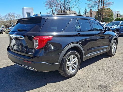 Used 2021 Ford Explorer XLT w/ Equipment Group 202A image 8