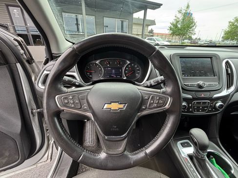 Used 2021 Chevrolet Equinox LT w/ Driver Convenience Package AWD/4WD image 9
