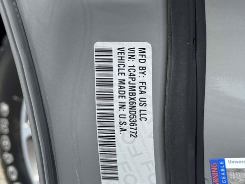 Used 2022 Jeep Cherokee Trailhawk AWD/4WD image 30