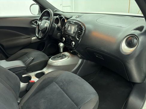 Used 2011 Nissan Juke SV image 28