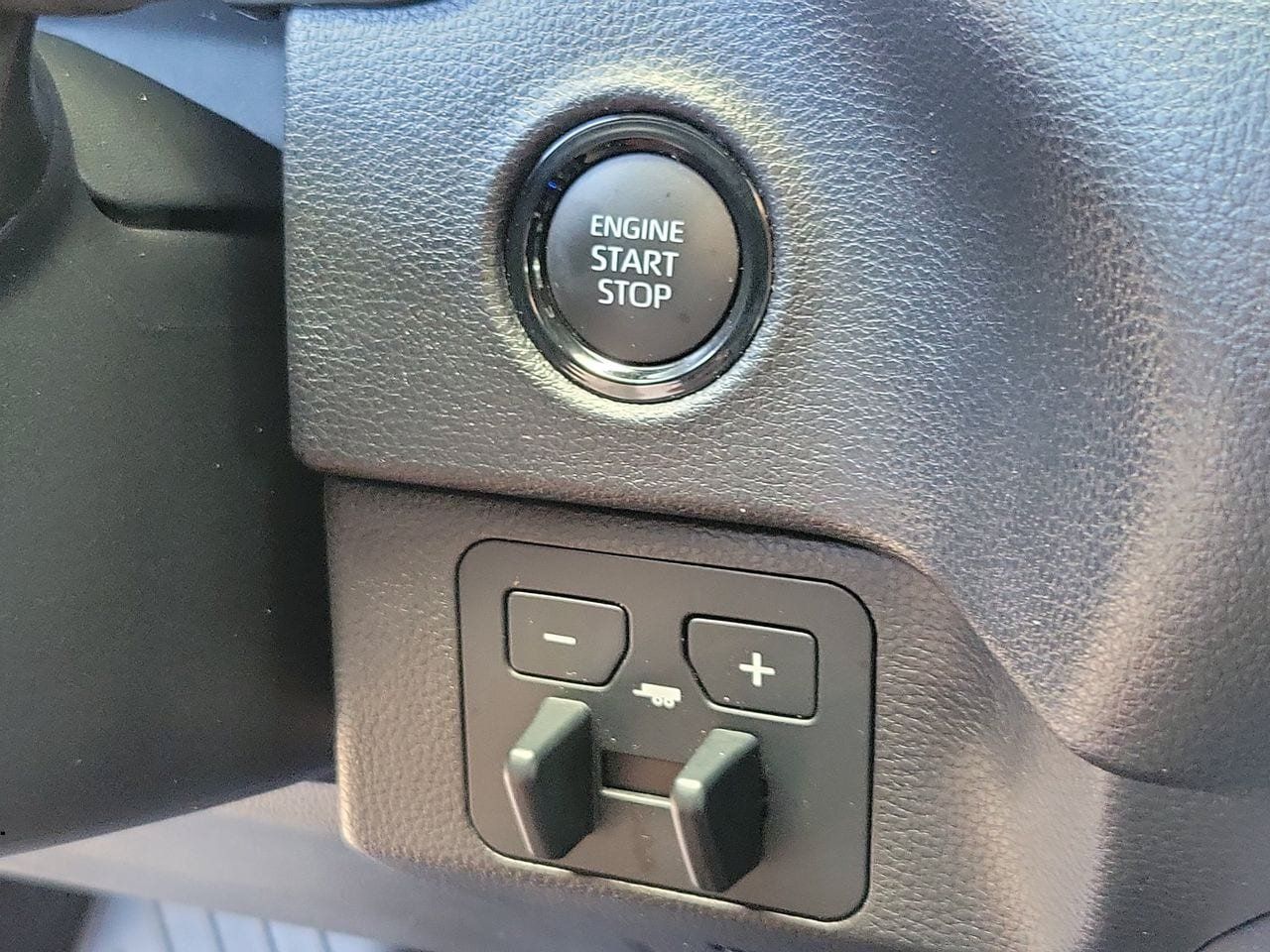 Used 2025 Toyota Tundra SR5 w/ SR5 Convenience Package AWD/4WD image 29