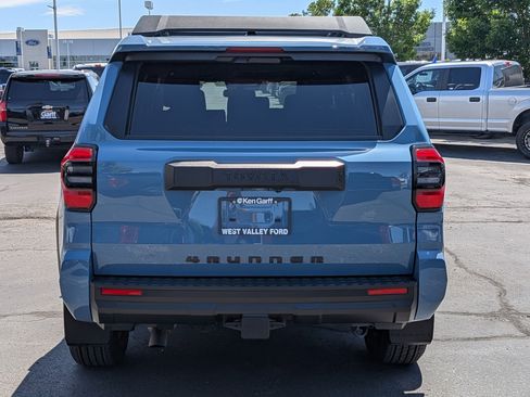 Used 2025 Toyota 4Runner SR5 AWD/4WD image 5