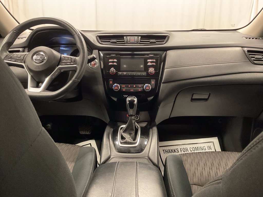 Used 2017 Nissan Rogue SV FWD image 4