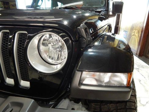 Used 2023 Jeep Wrangler Unlimited Sahara image 9