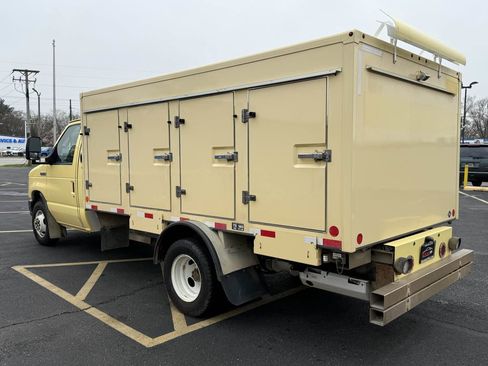 Used 2022 Ford E-450 and Econoline 450 Super Duty RWD image 7