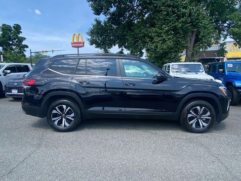 Used 2024 Volkswagen Atlas SE AWD/4WD image 2