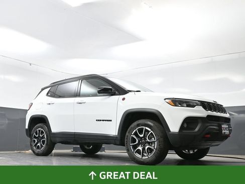 Used 2025 Jeep Compass Trailhawk AWD/4WD image 52