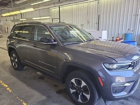 Used 2022 Jeep Grand Cherokee Limited 4xe w/ Luxury Tech Group II AWD/4WD image 6