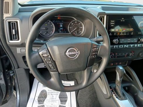 Used 2025 Nissan Frontier SV RWD image 10