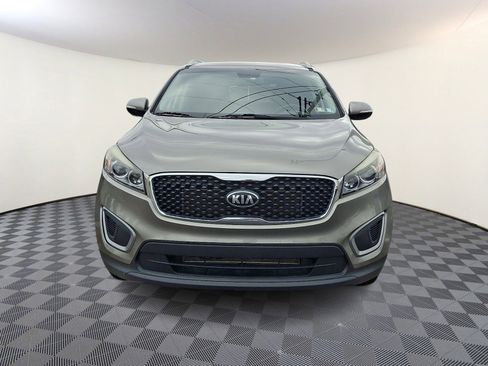 Used 2016 Kia Sorento LX w/ LX Convenience Package AWD/4WD image 2