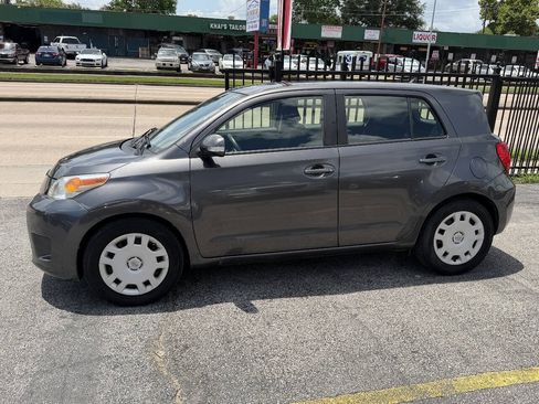 Used 2010 Scion xD FWD image 3