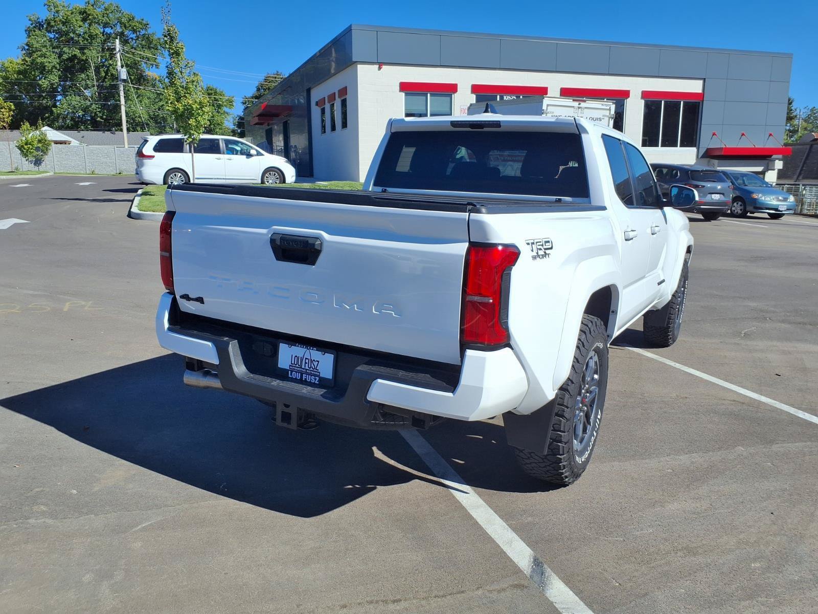 Used 2024 Toyota Tacoma TRD Sport AWD/4WD image 4