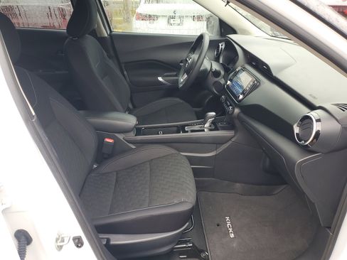 Used 2021 Nissan Kicks SV image 7