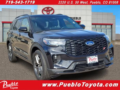 Used 2025 Ford Explorer ST image 1
