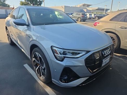 Used 2023 Audi e-tron Premium Plus w/ Premium Plus Package image 3